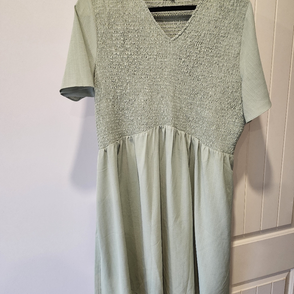 Tea n Rose 3xl Sage Green Knee Length Smocked Top Dress
